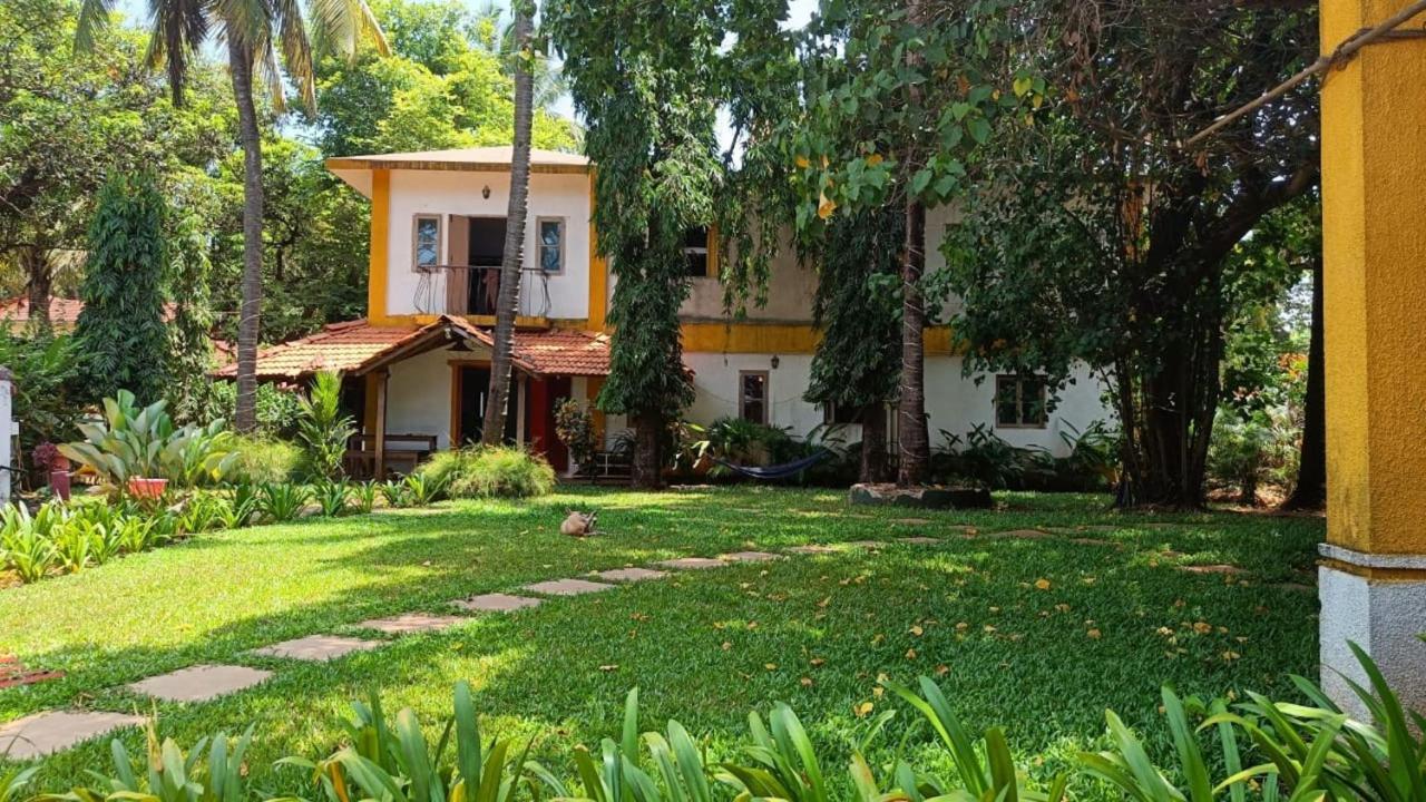 Red Door Hostel Анжуна Экстерьер фото