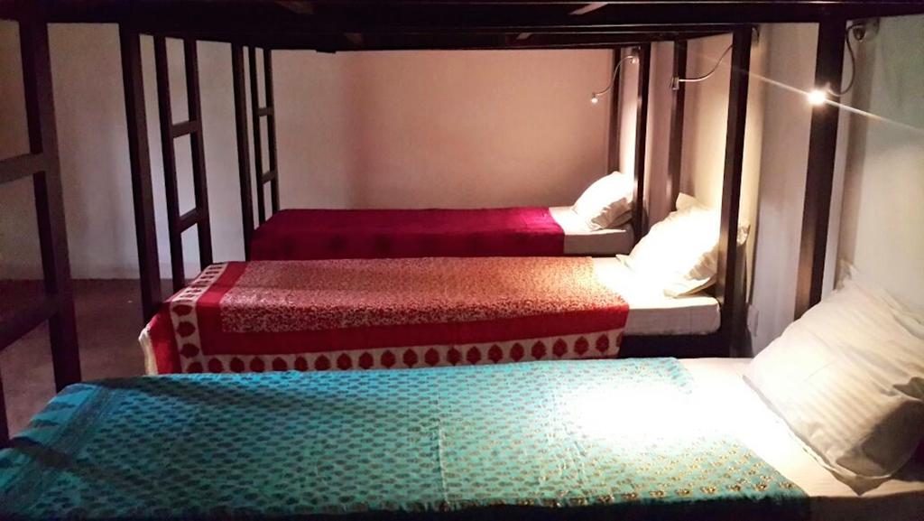 Red Door Hostel Анжуна Экстерьер фото
